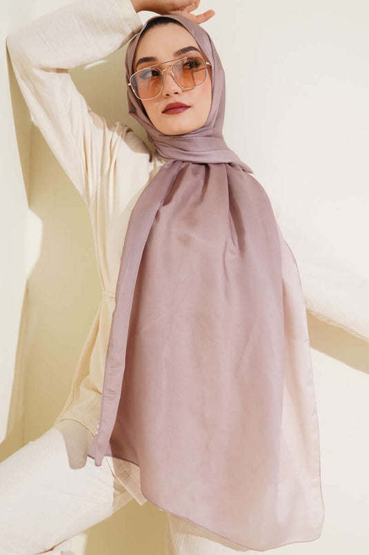 شال متدرج اللون بلون قهوة الحليب