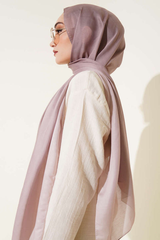 شال متدرج اللون بلون قهوة الحليب