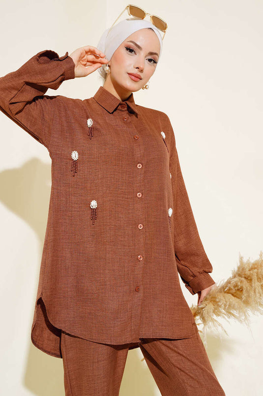 طقم مزدوج مطرز بالصدف باللون البني