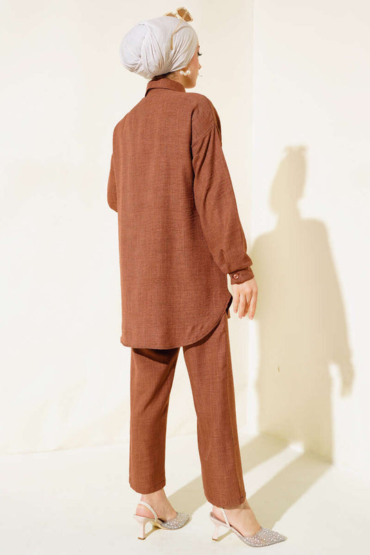 طقم مزدوج مطرز بالصدف باللون البني