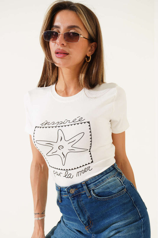 Top corto con estampado de estrellas de mar en color crudo