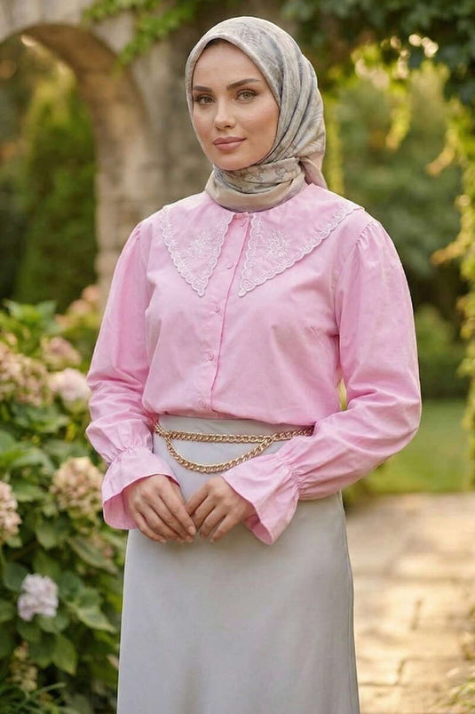 Chemise rose à col marin brodé