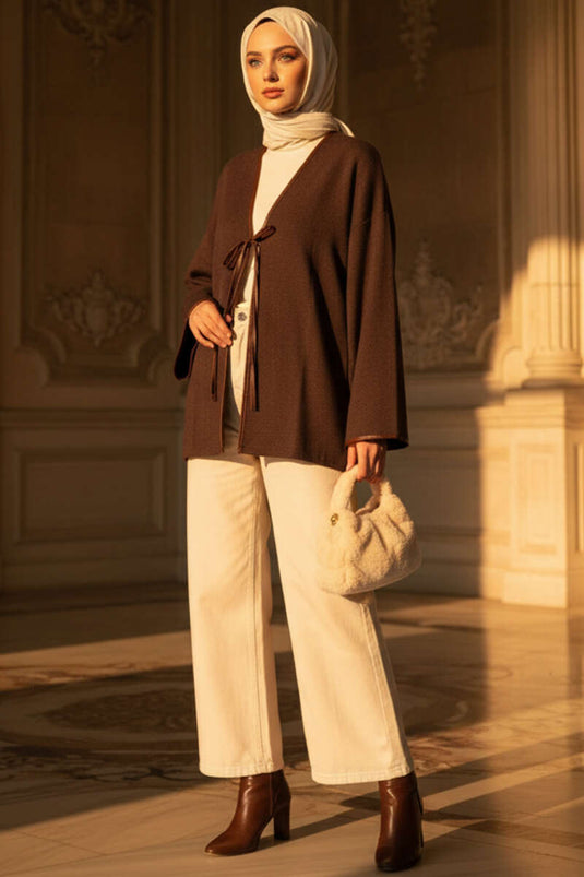 كيمونو بني بمظهر مضلع وأنابيب جلدية