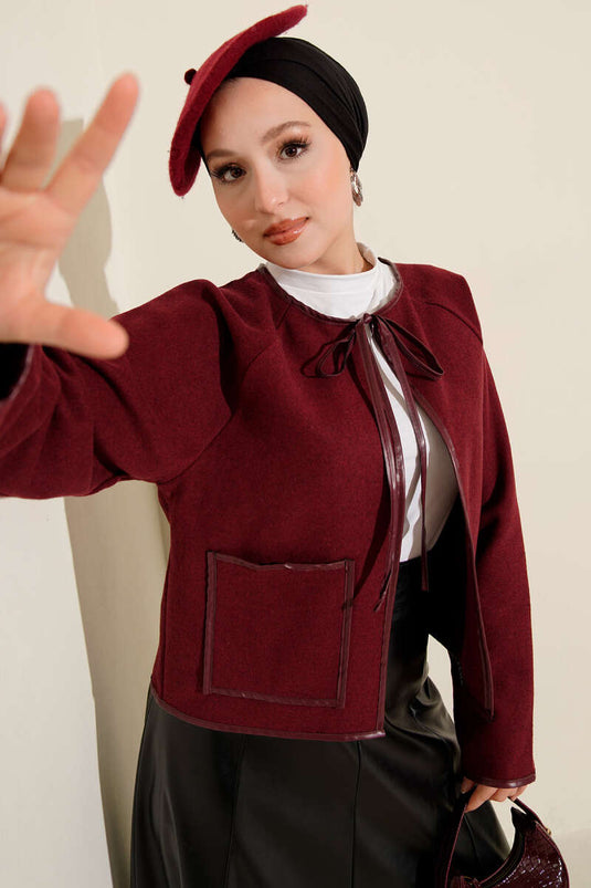 جاكيت قصير من الجلد باللون العنابي