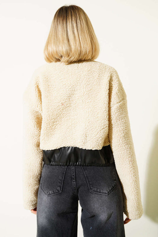 جاكيت أسود بسحاب مزين بالجلد