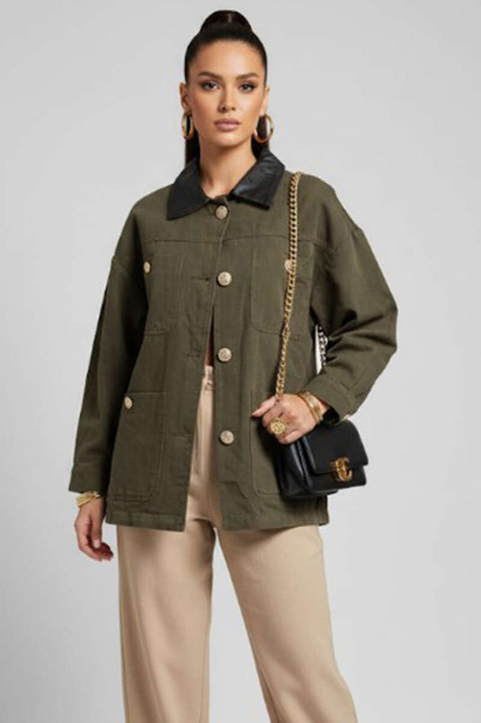 جاكيت بأزرار وياقة قميص من الجلد، لون كاكي