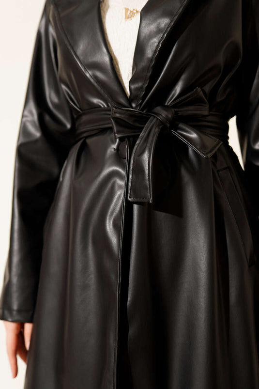 Gabardina Negra Con Cinturón De Cuero Y Cuello Cruzado