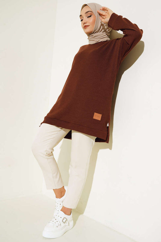 Marron avec écusson logo en cuir