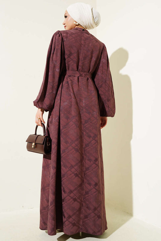 Robe marron à manches ballon et ceinture en jacquard à motifs