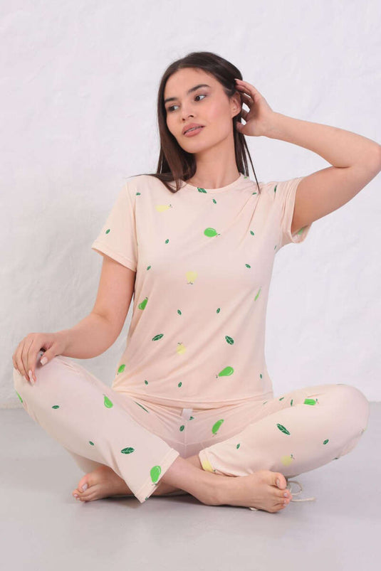 طقم بيجامة بياقة دائرية ومنقوشة باللون البيج
