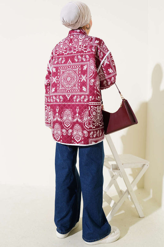 Veste matelassée bordeaux à motifs et boutons-pression