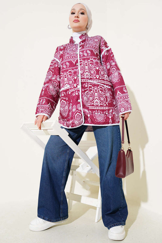 Veste matelassée bordeaux à motifs et boutons-pression