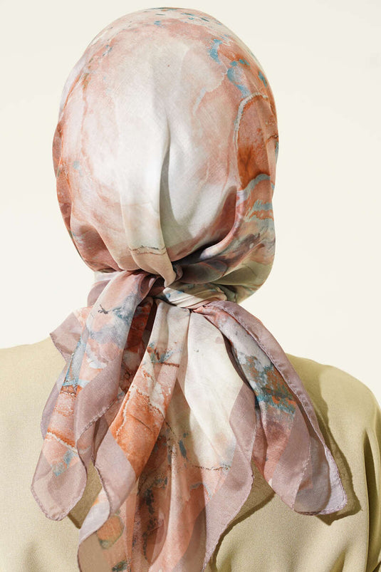 وشاح مطبوع رقميًا بنقوش لون اللاتيه