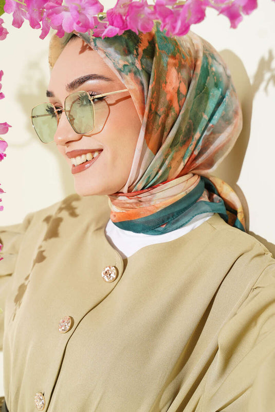 وشاح أخضر بنقشة رقمية