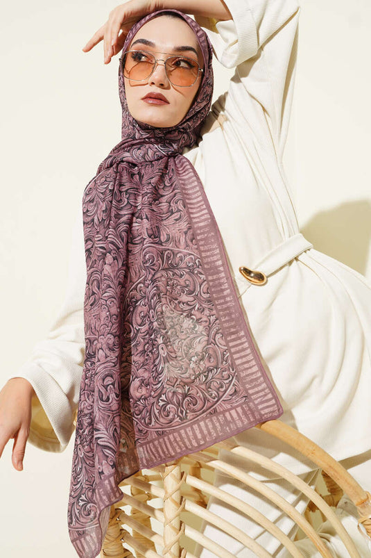 Gemustertes, von Hand genähtes, mit Rippenmuster versehenes Schultertuch in sanftem Braun