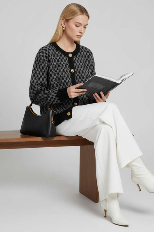 كارديجان محبوك بنقوش وأزرار ذهبية، أسود