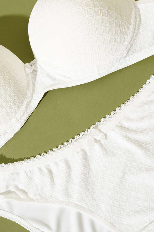 طقم حمالة صدر غير مبطنة من الجاكار المزخرف باللون البيج