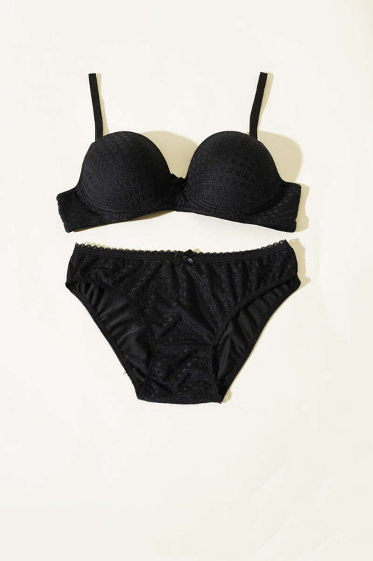 طقم حمالة صدر من الجاكار المنقوش غير المبطن باللون الأسود