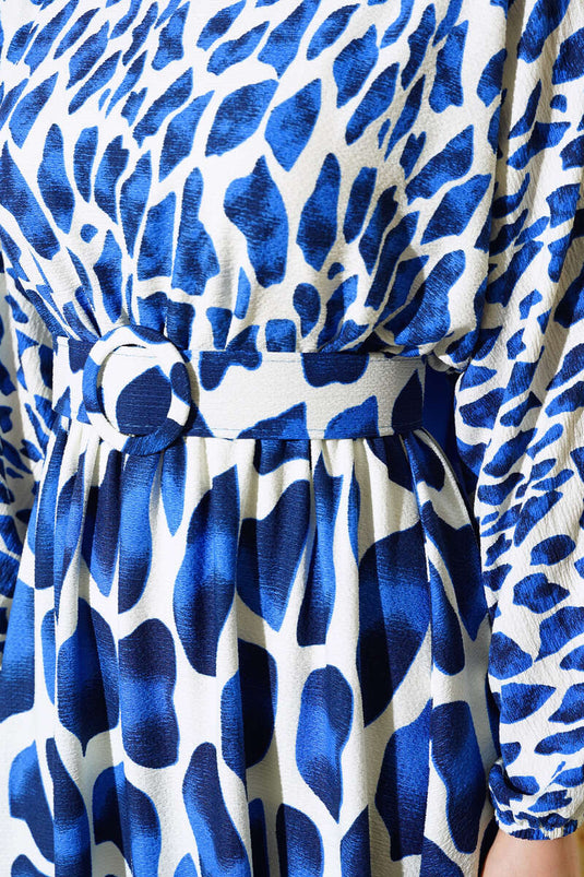 Gemustertes, knackiges Kleid mit Gürtel aus Saxe