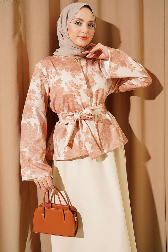 Ensemble deux pièces beige avec jupe double et ceinture à motifs