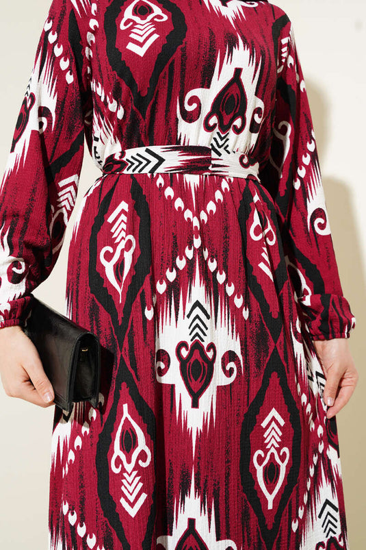 Robe à volants ceinturée à motifs, bordeaux