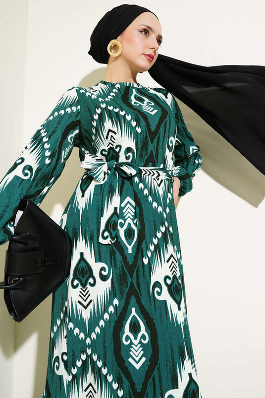 Robe à volants ceinturée à motifs émeraude