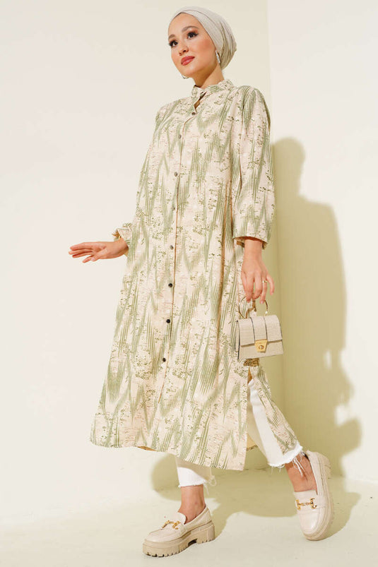 Langes Hemd mit gemusterten Metallknöpfen in Grün