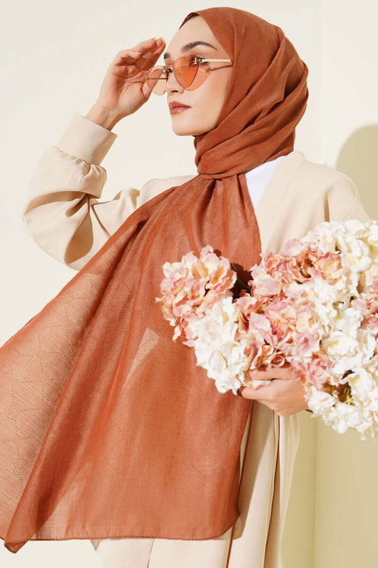 شال منقوش بنقشة الأحرف الأولى، لون بني فاتح