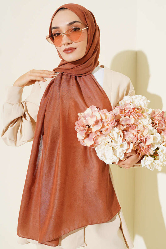 شال منقوش بنقشة الأحرف الأولى، لون بني فاتح