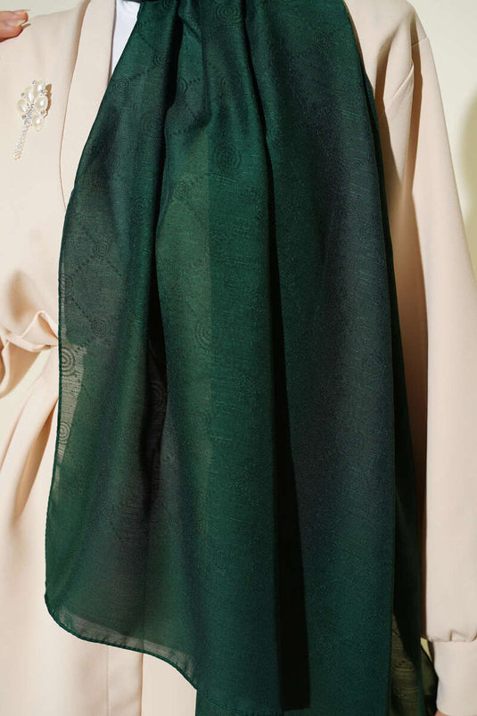 شال منقوش بنقشة الأحرف الأولى باللون الزمردي