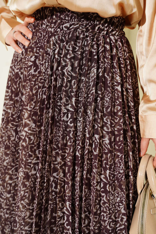 تنورة بنقشة، مطوية، بخصر مطاطي، لون بني