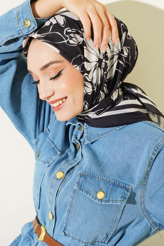 Assortiment de 10 foulards à motifs noirs