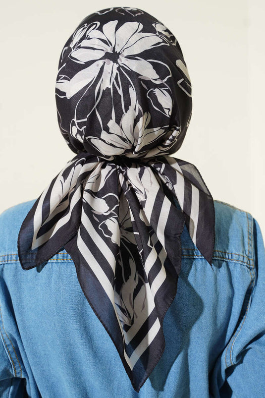 Assortiment de 10 foulards à motifs noirs