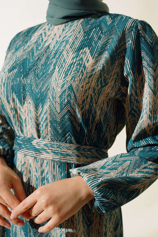 فستان من الفيسكوز منقوش باللون الأخضر الزمردي