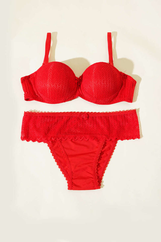 طقم حمالة صدر مبطنة من الدانتيل بدون حمالات باللون الأحمر