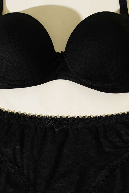 طقم حمالة صدر مبطنة ذات نمط ذاتي باللون الأسود