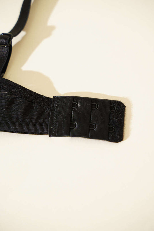 حمالة صدر مخططة غير مبطنة باللون الأسود