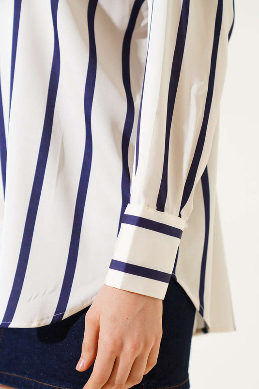 Chemise satinée beige à rayures verticales verticales