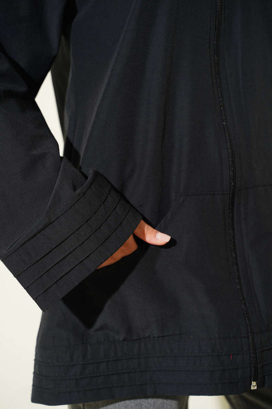 Cappotto Nero Con Zip E Collo Alto
