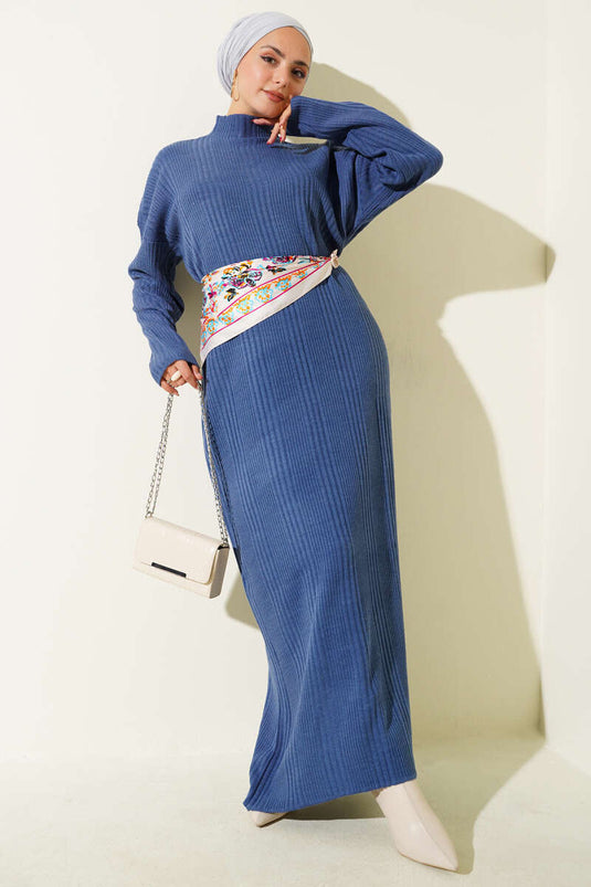 Robe en maille côtelée à col montant indigo