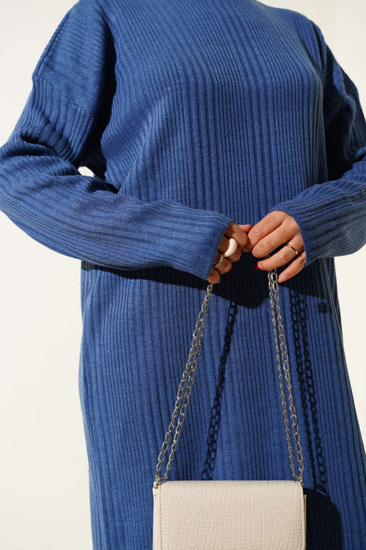 Robe en maille côtelée à col montant indigo