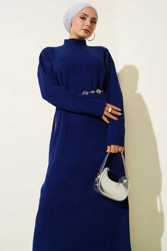Robe en maille côtelée à col montant bleu marine