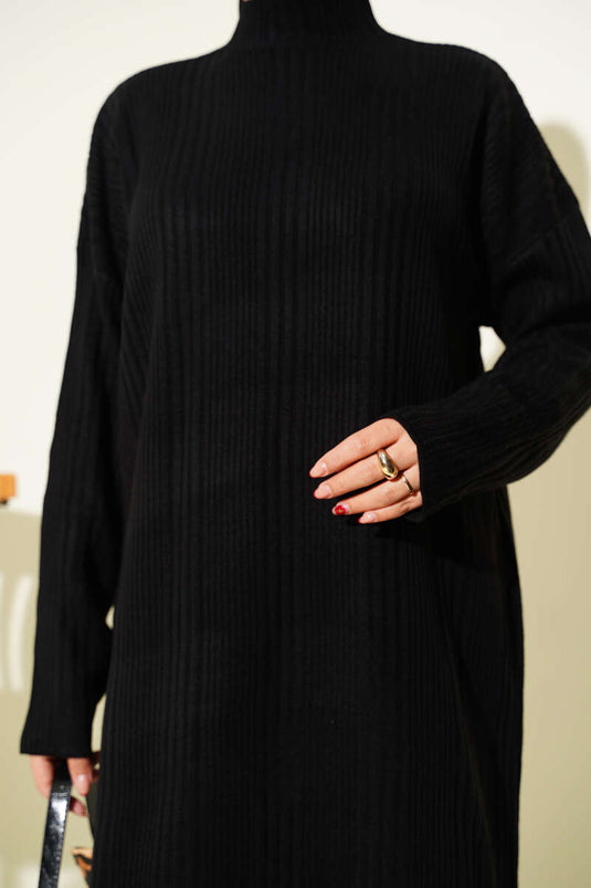 Robe en maille côtelée à col montant noire