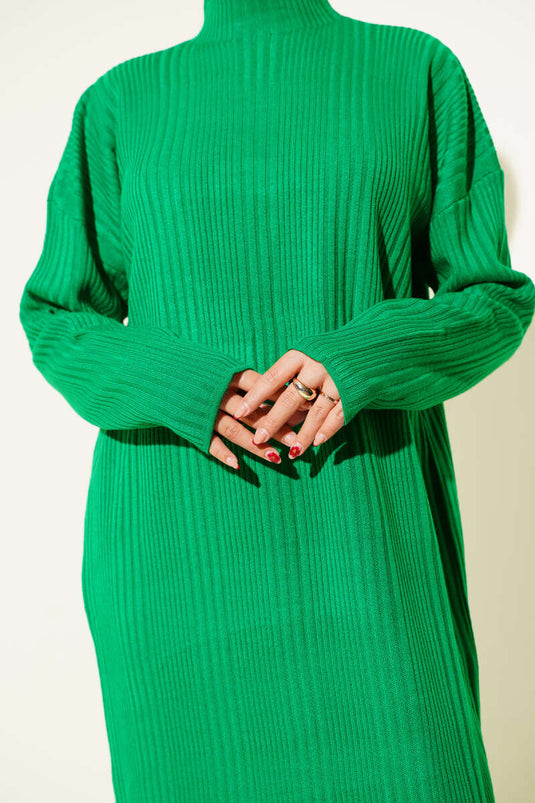Abito in maglia a coste con collo alto, verde
