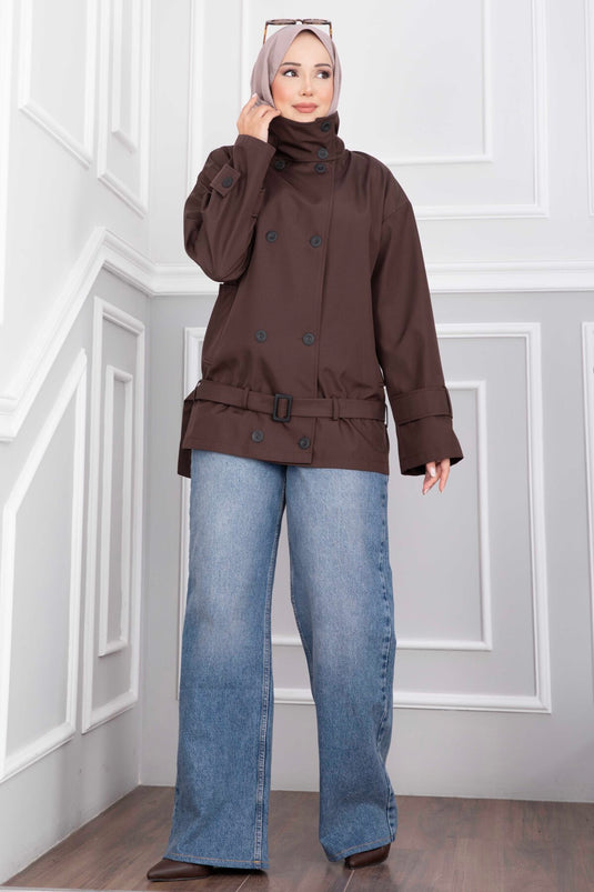 Kurzer Trenchcoat Mit Gürtel Und Weitem Kragen In Kaffee Farbe