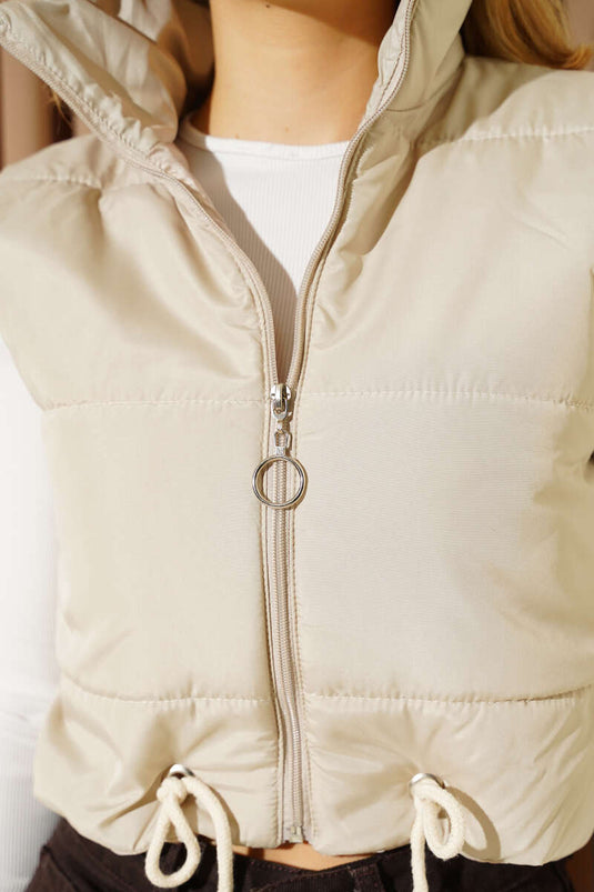 جاكيت منفوخ بدون أكمام بياقة عالية، لون بيج