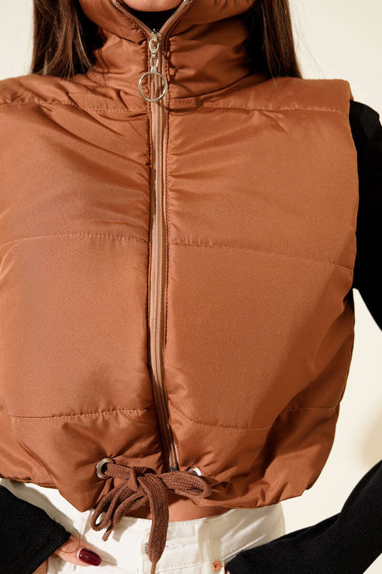 Giacca imbottita senza maniche con collo alto, marrone chiaro