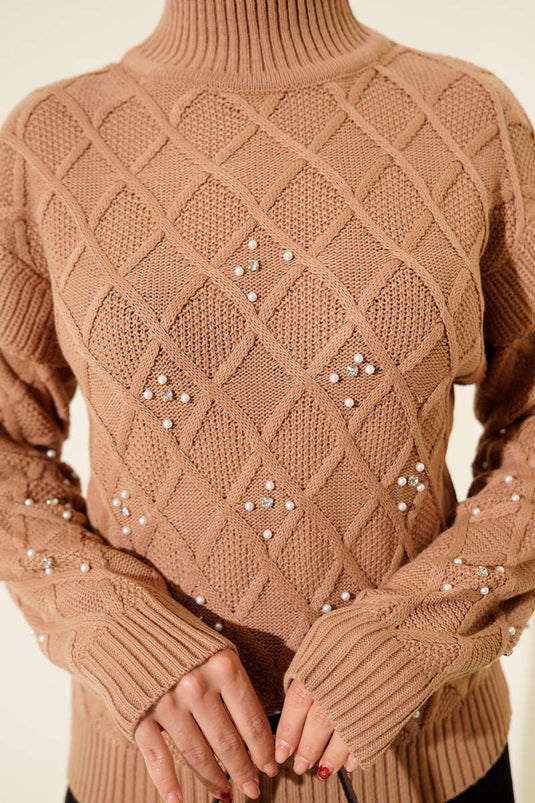 Dik Yaka Taşlı Triko Kazak Latte