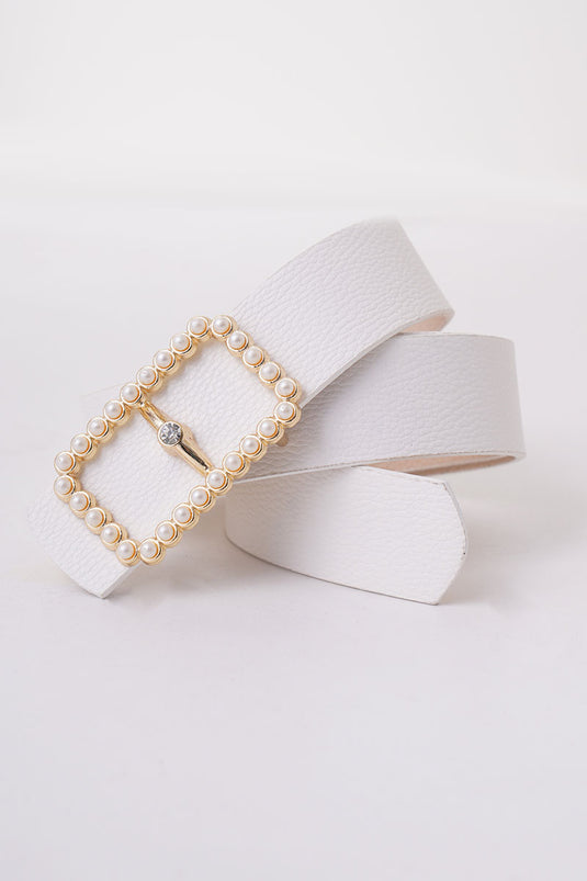 حزام أبيض بمشبك لؤلؤي مستطيل