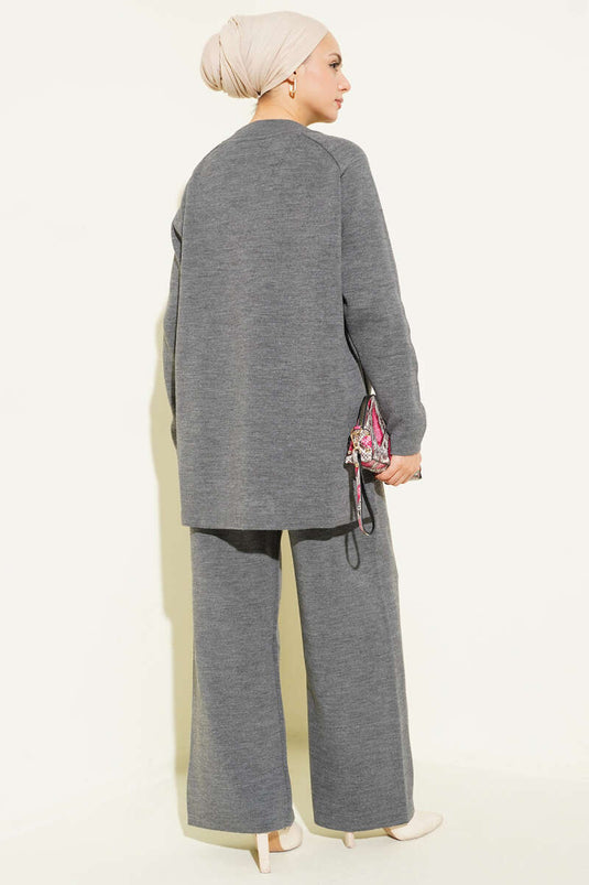 Basis gebreide tweedelige set met stikseldetails, roetgrijs